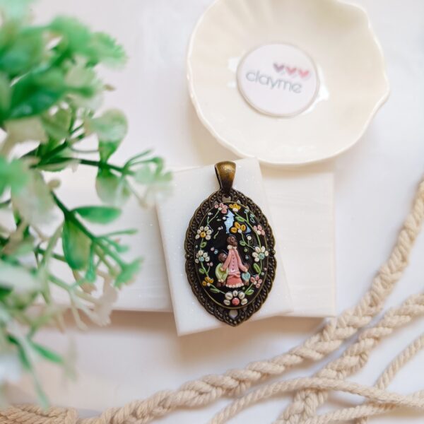 Eva Thissen Polymer clay Antique pendant