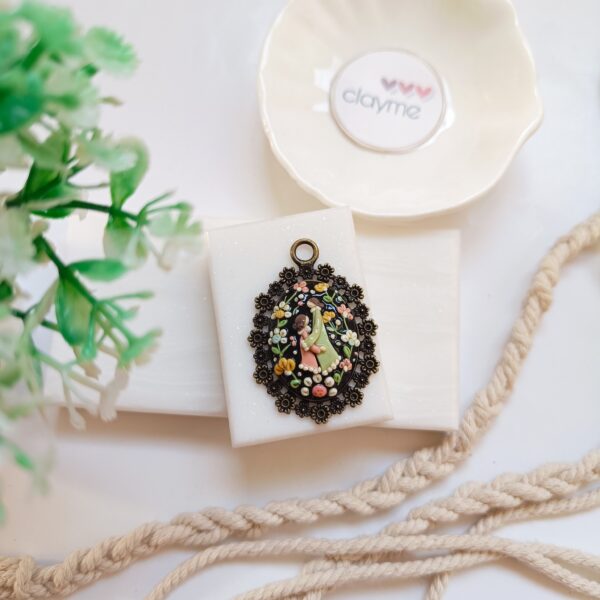 Eva Thissen Polymer clay Antique pendant