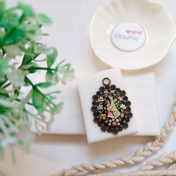 Eva Thissen Polymer clay Antique pendant