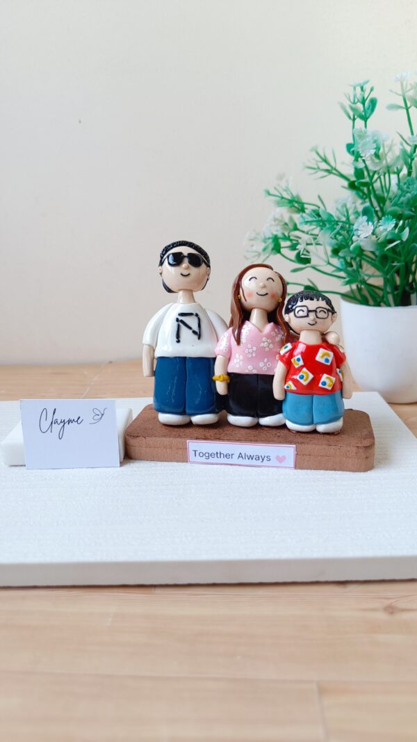 Mini Me – Clay Statue ( 3 People 1 base) - Image 3