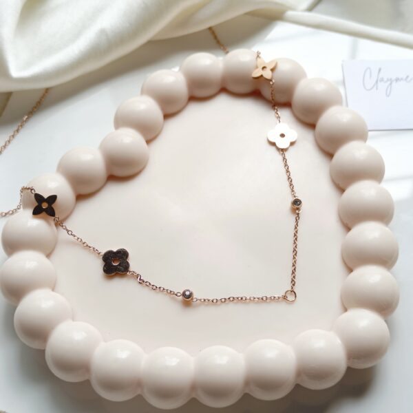 Golden Fleur Necklace